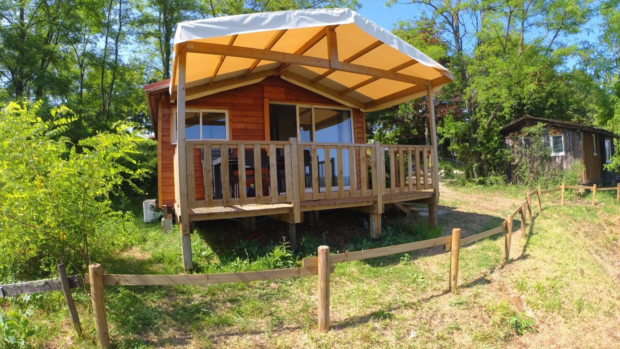 Camping Les Terrasses De Dordogne Rouffignac Saint-Cernin Exteriör bild