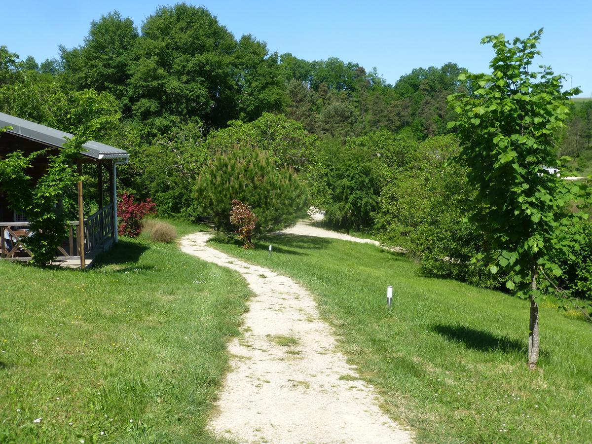 Camping Les Terrasses De Dordogne Rouffignac Saint-Cernin Exteriör bild