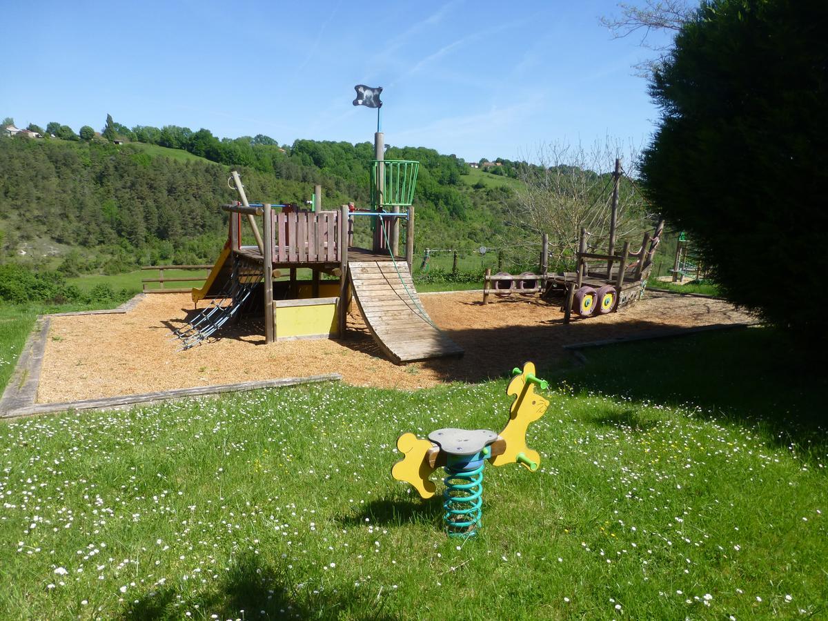 Camping Les Terrasses De Dordogne Rouffignac Saint-Cernin Exteriör bild